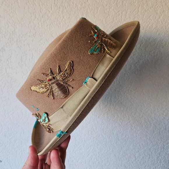 Vintage Accessories - Vintage Tan A. Adams & Spire Hat with OOAK Hand Embroidery Bees Bugs L 7 1/2